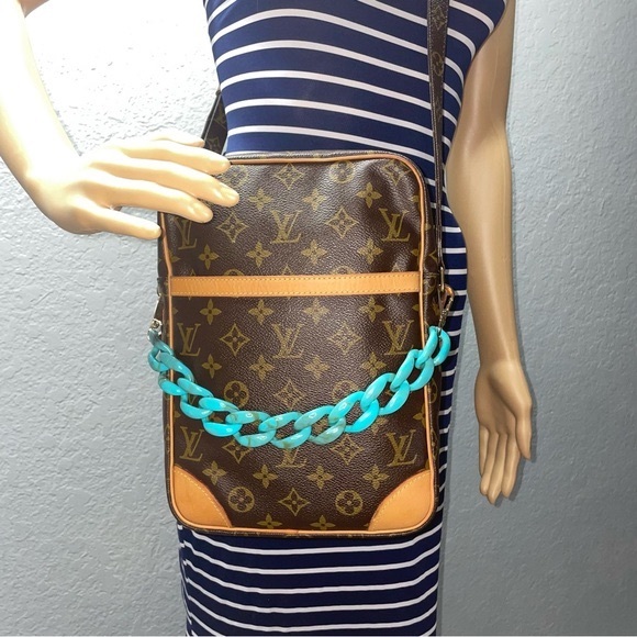 Gorgeous Auth Louis Vuitton Danube MM Crossbody Unisex EUC!!! - Picture 3 of 14